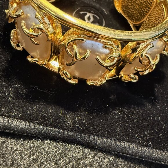 Super rare Chanel gold and pearl cuff vintage bracelet - Picture 2 of 7